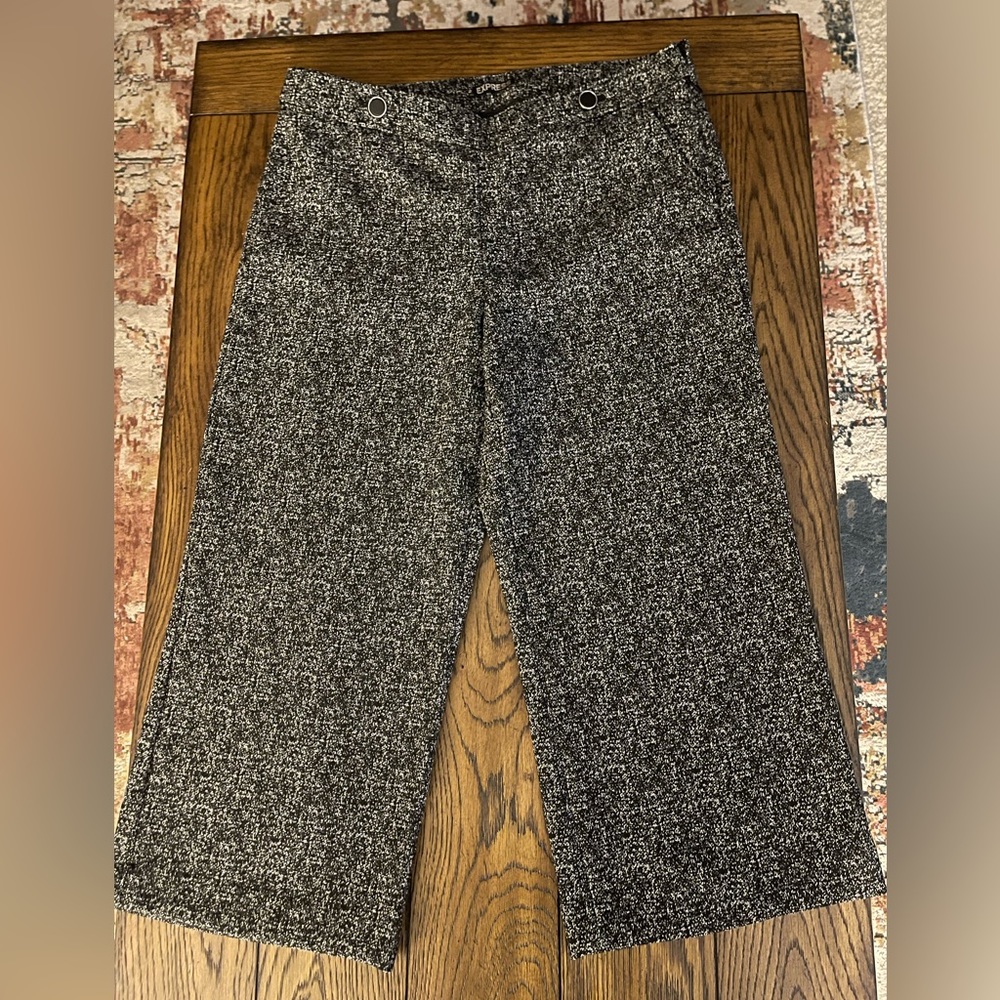 Express Cropped Wide Leg Pants. Size 10